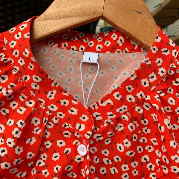 NWT Red print blouse. - Picture 3 of 6